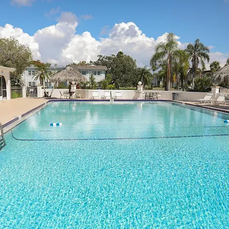 Tradewinds Retreat - Pool, 15 Min To Clearwater Beach